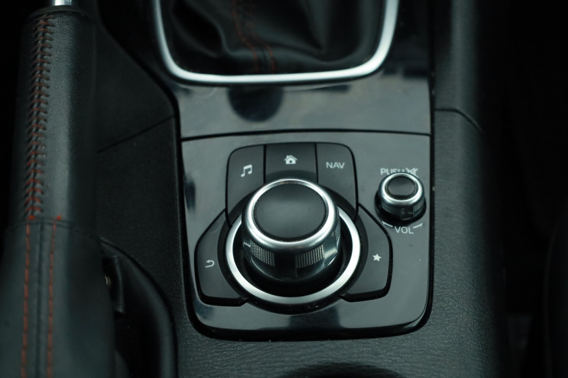 Mazda 3, 2015