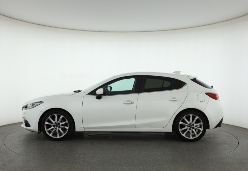 Mazda 3, 2015
