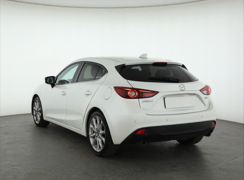 Mazda 3, 2015