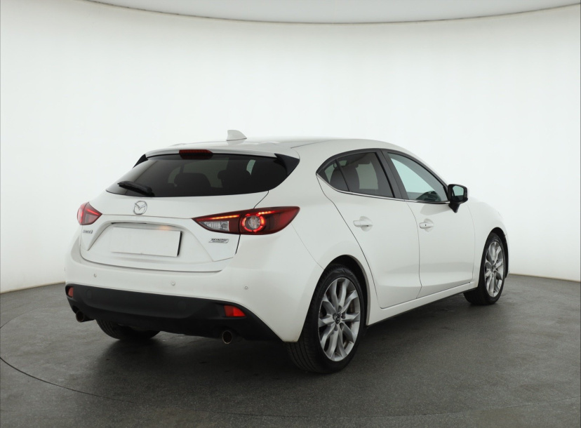 Mazda 3, 2015