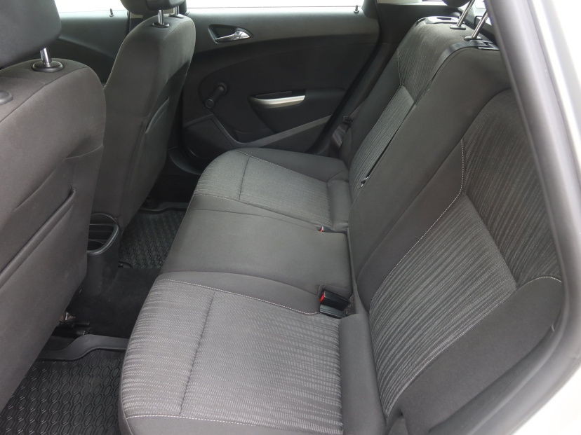 Opel Astra, 2011
