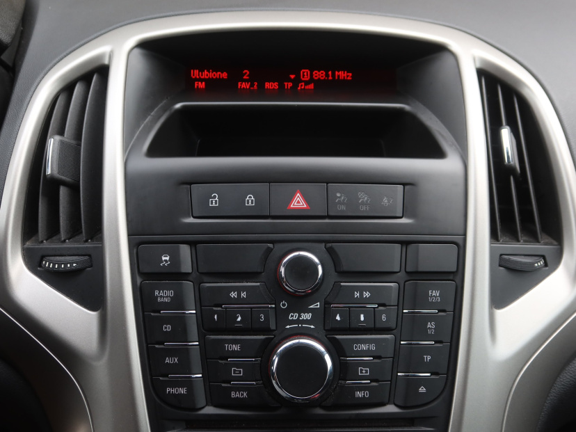 Opel Astra, 2011
