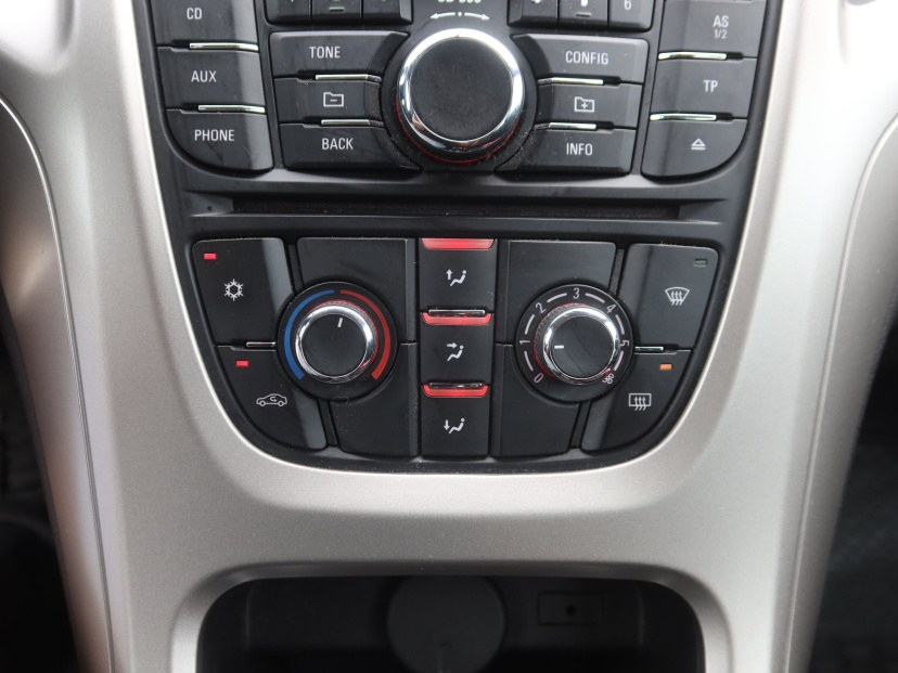 Opel Astra, 2011
