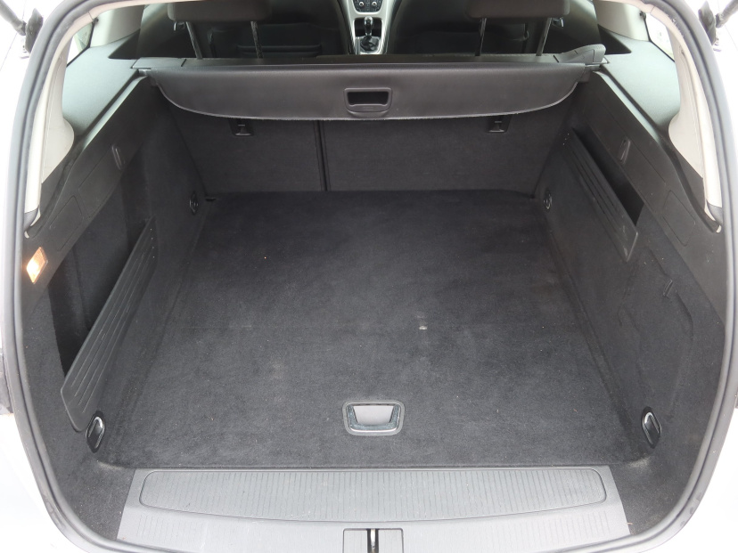 Opel Astra, 2011