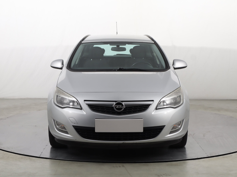 Opel Astra, 2011