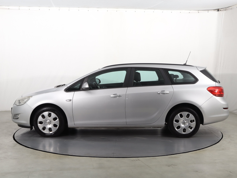 Opel Astra, 2011