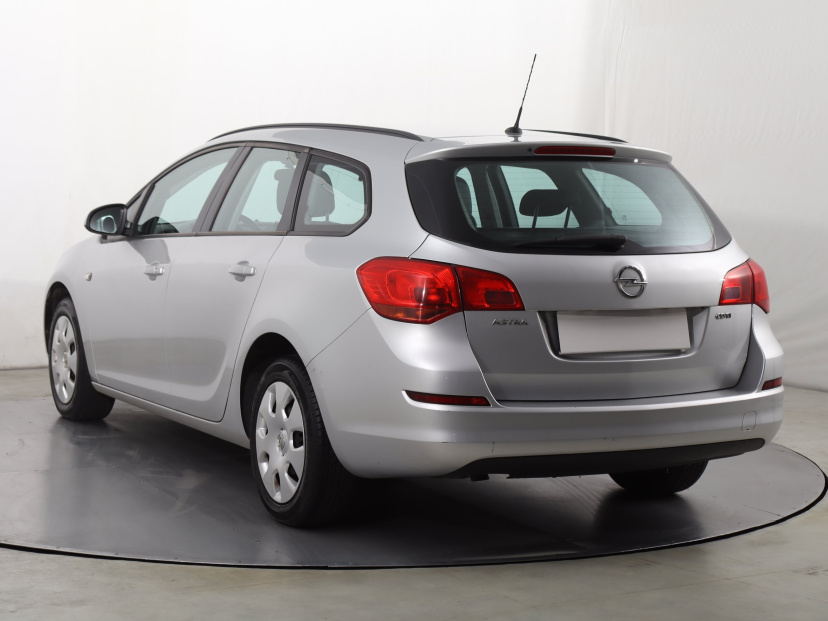 Opel Astra, 2011