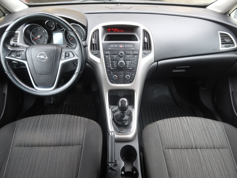 Opel Astra, 2011