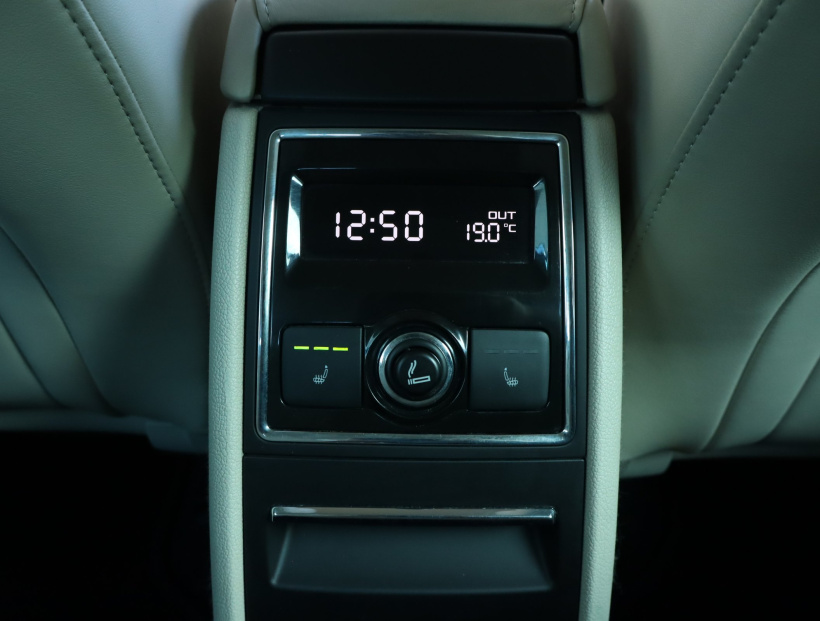 Škoda Superb, 2012