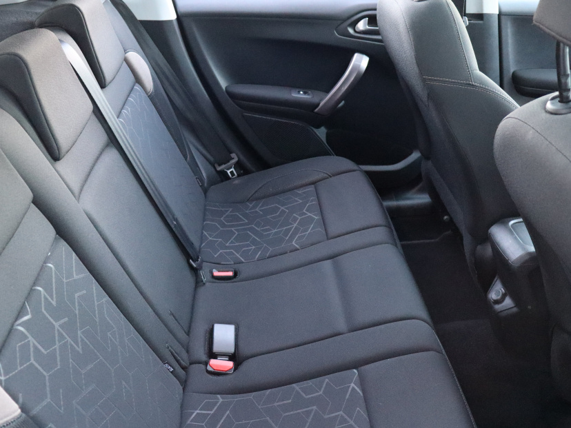 Peugeot 2008, 2015