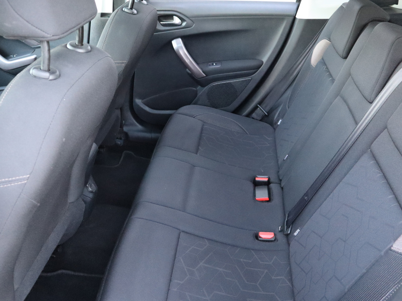 Peugeot 2008, 2015