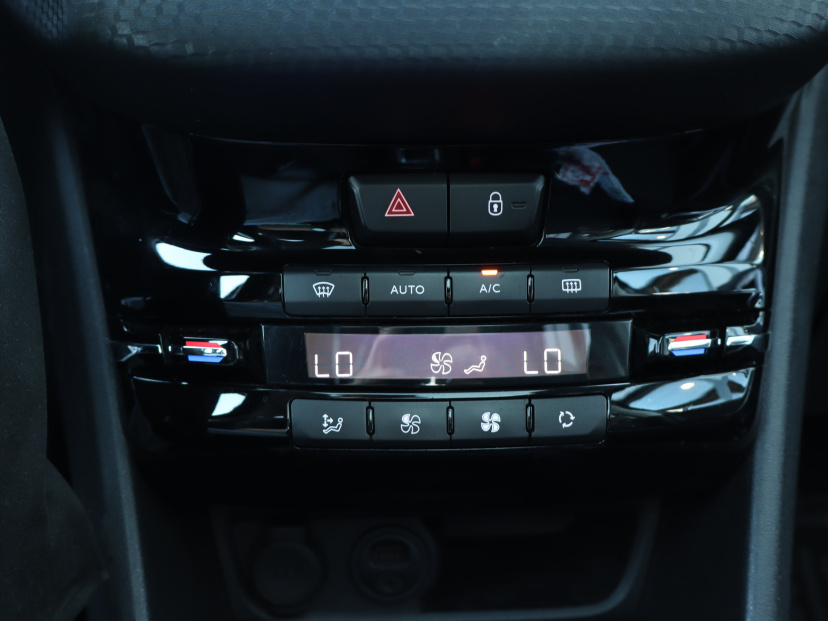 Peugeot 2008, 2015