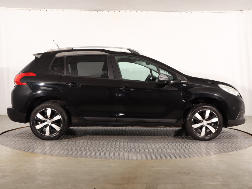 Peugeot 2008, 2015