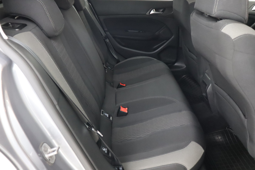Peugeot 308, 2015
