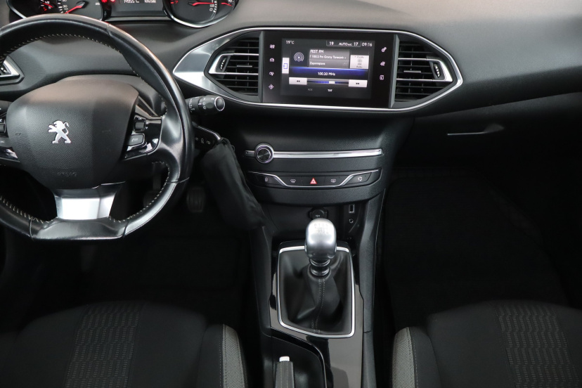 Peugeot 308, 2015
