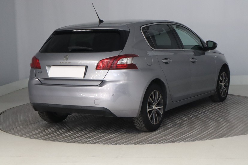 Peugeot 308, 2015