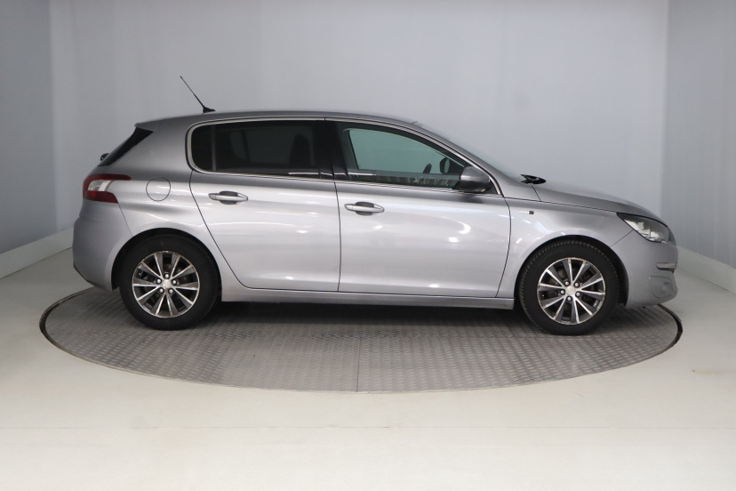 Peugeot 308, 2015