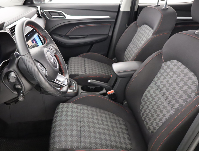 MG ZS SUV, 2025