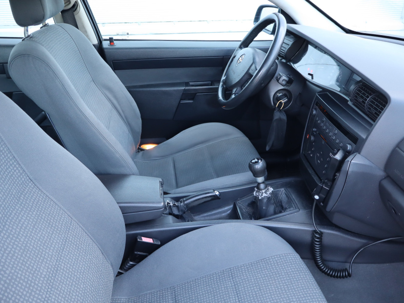 Opel Omega, 2001