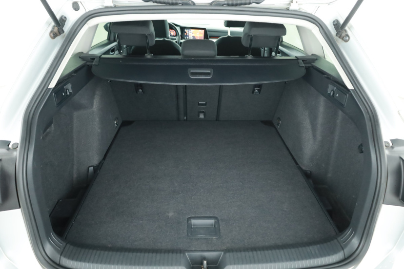 Volkswagen Golf, 2023