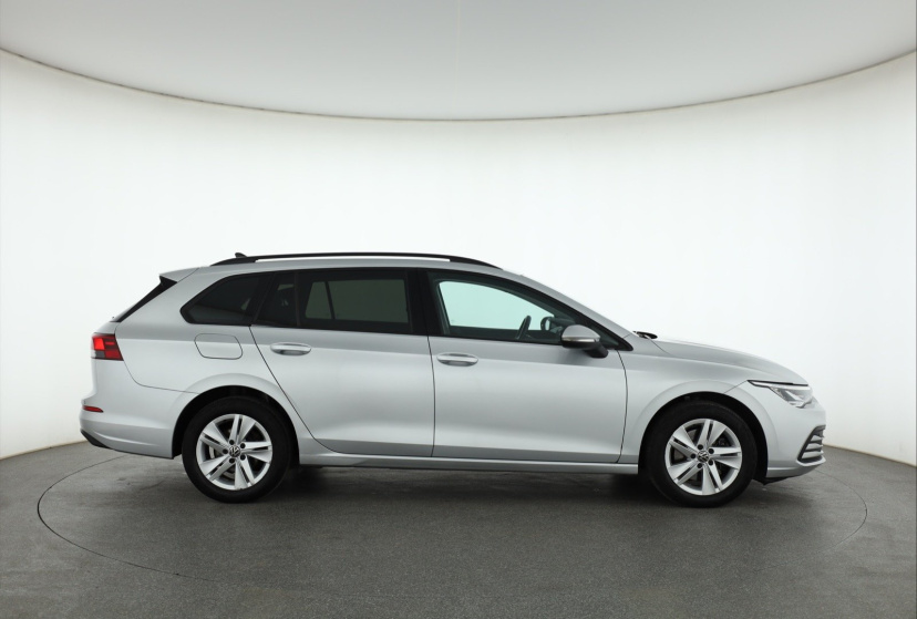 Volkswagen Golf, 2023