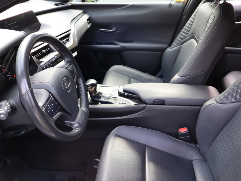 Lexus UX, 2023
