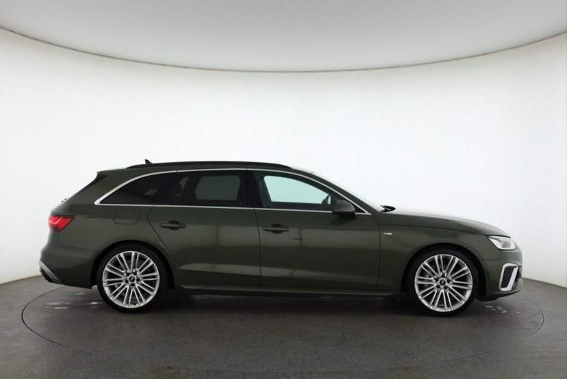 Audi A4, 2022