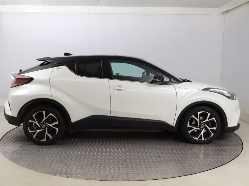 Toyota C-HR, 2017