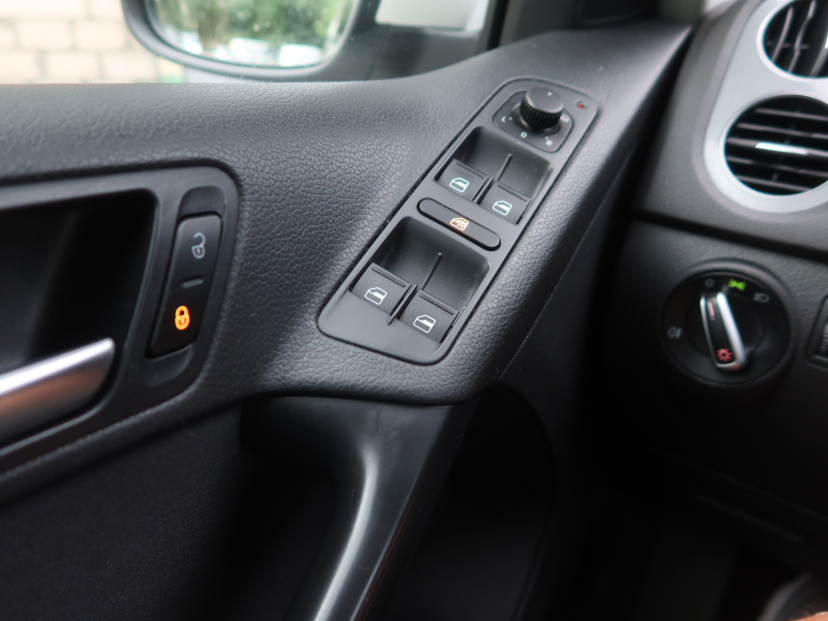 Volkswagen Tiguan, 2012