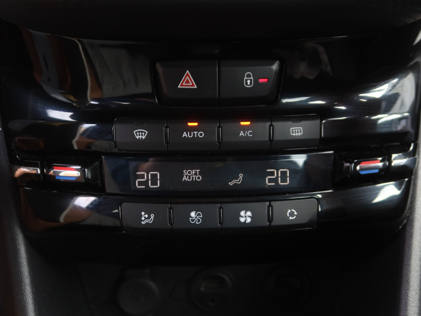 Peugeot 2008, 2013