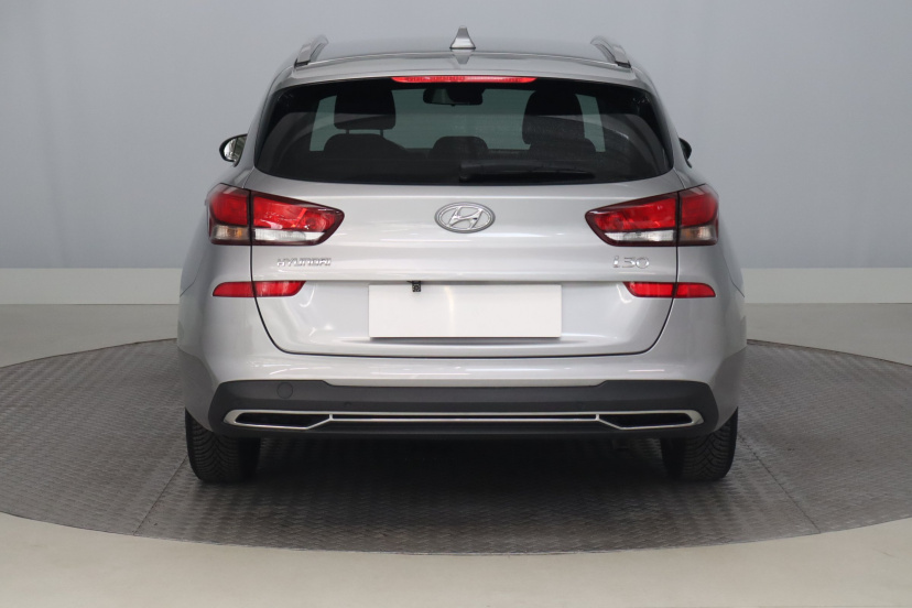 Hyundai i30, 2022