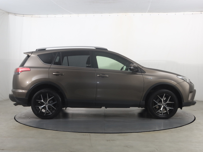 Toyota RAV 4, 2016
