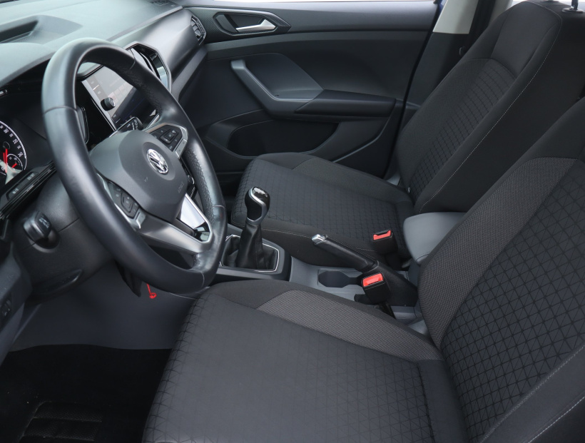 Volkswagen T-Cross, 2019