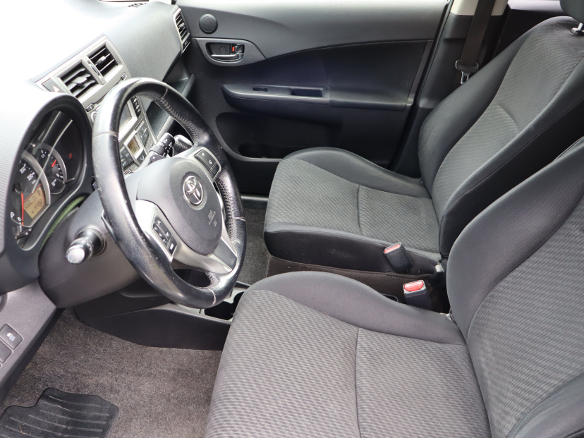 Toyota Verso-S, 2012