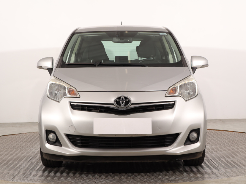 Toyota Verso-S, 2012