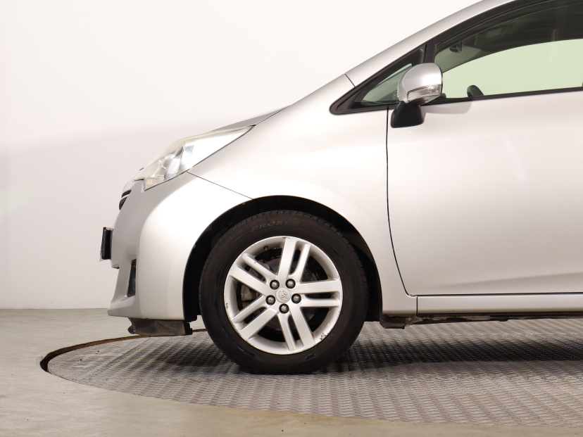 Toyota Verso-S, 2012