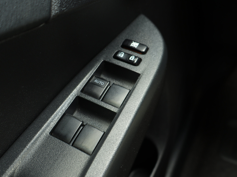 Toyota Verso-S, 2012