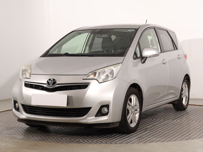Toyota Verso-S, 2012
