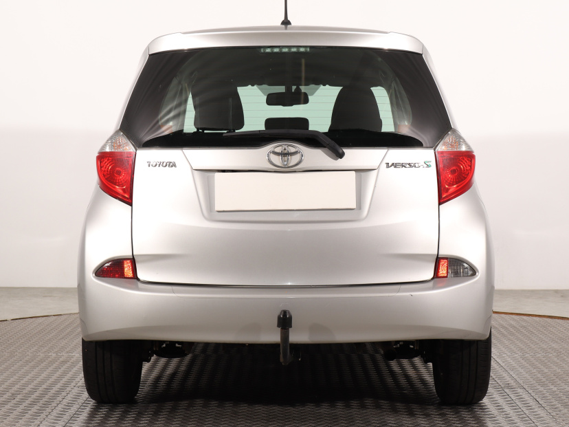 Toyota Verso-S, 2012