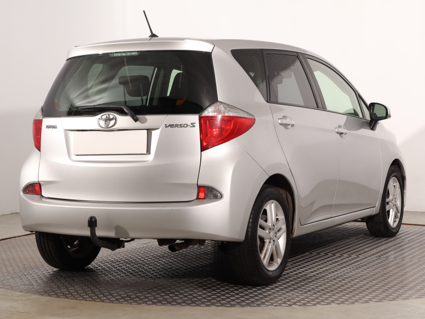 Toyota Verso-S, 2012