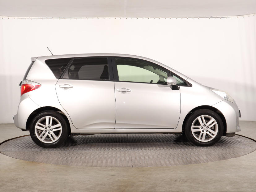 Toyota Verso-S, 2012