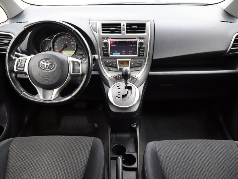 Toyota Verso-S, 2012