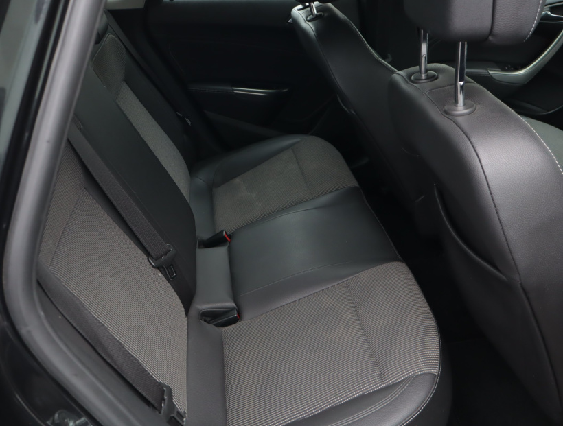 Opel Astra, 2011
