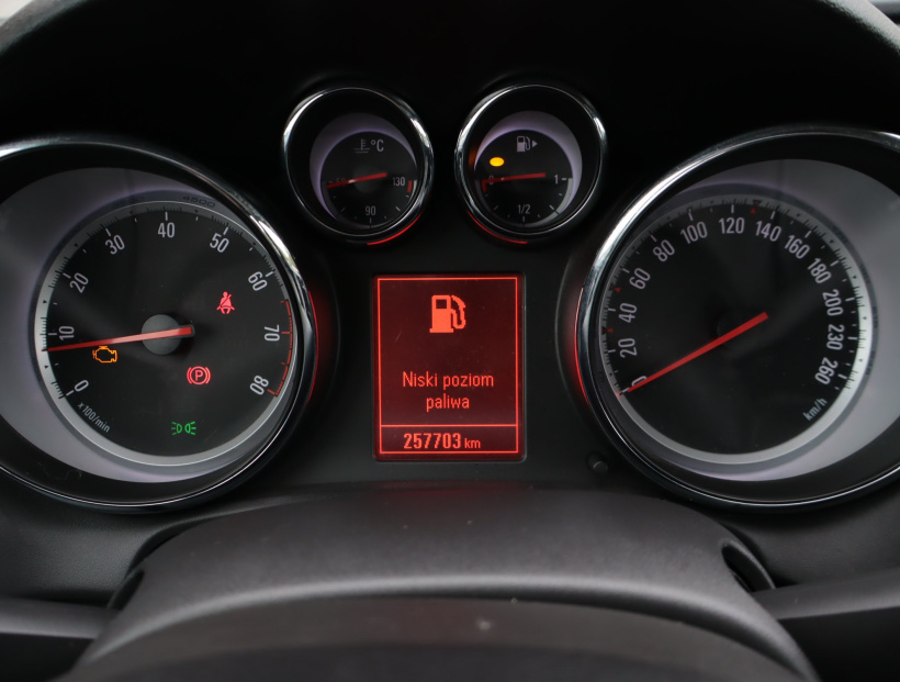 Opel Astra, 2011