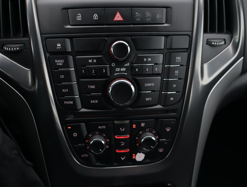 Opel Astra, 2011