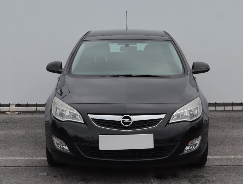 Opel Astra, 2011