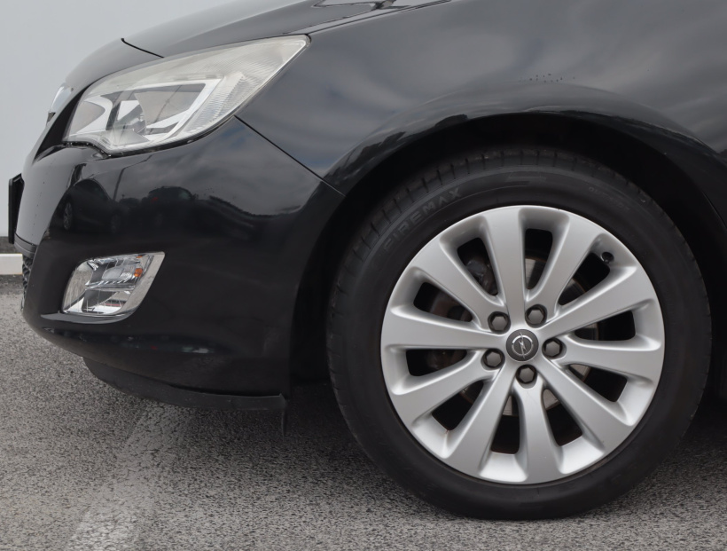 Opel Astra, 2011