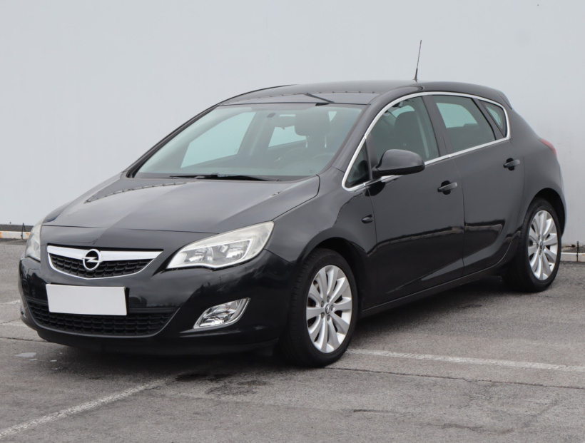 Opel Astra, 2011