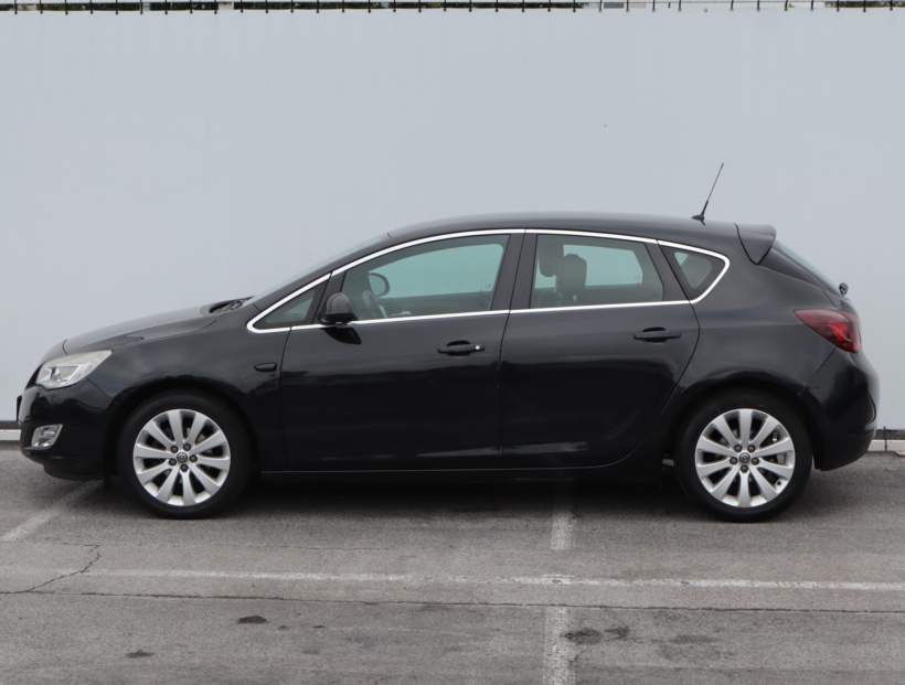 Opel Astra, 2011
