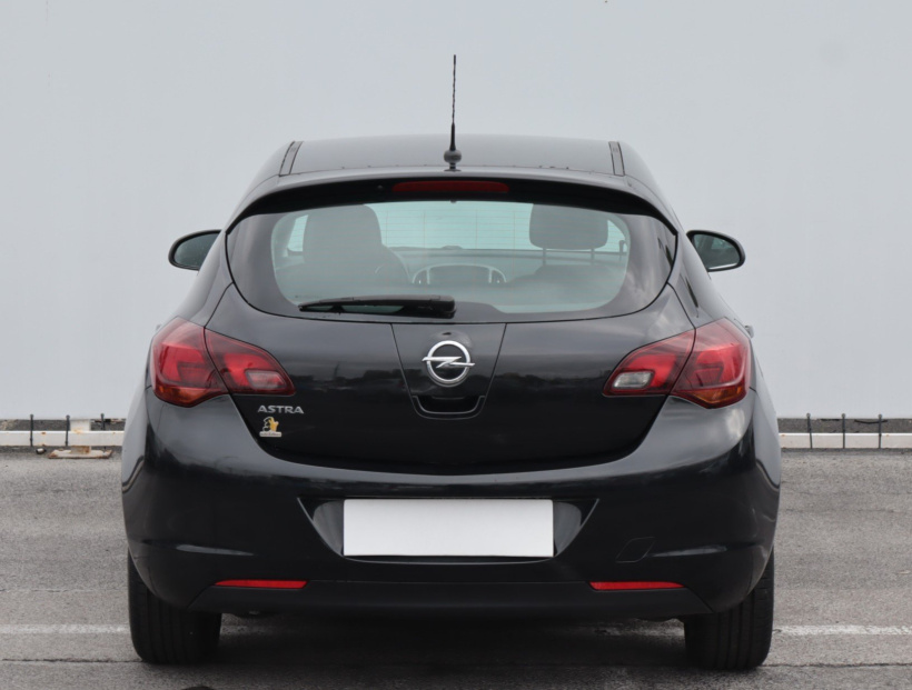 Opel Astra, 2011